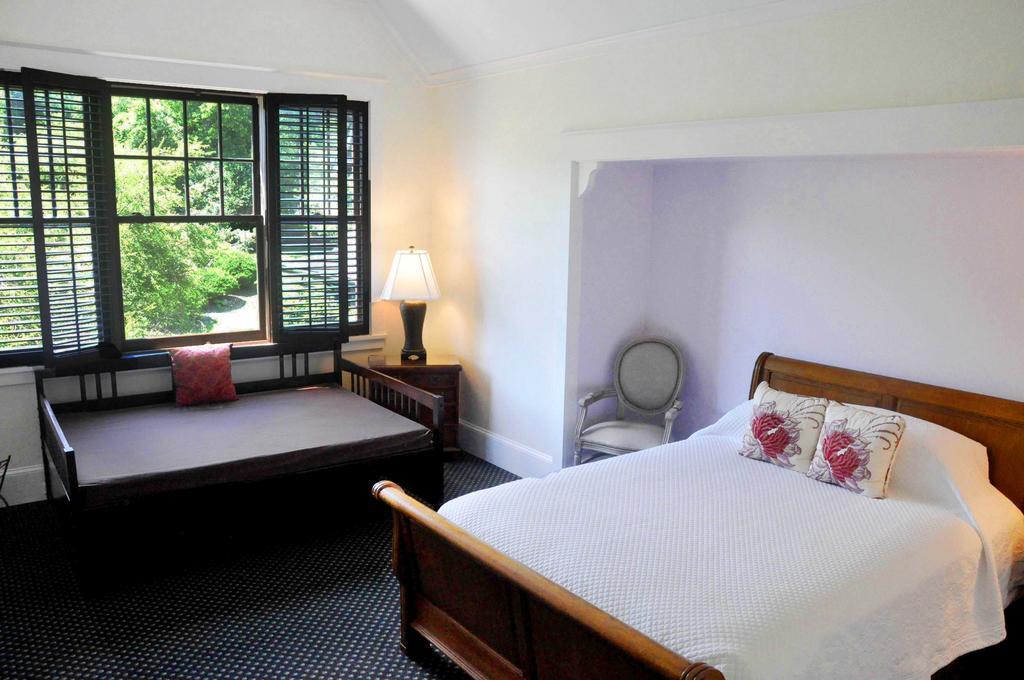 Om Sanctuary Holistic Retreat Hotel Ашвил Екстериор снимка