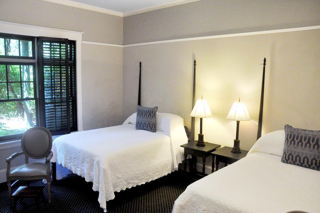 Om Sanctuary Holistic Retreat Hotel Ашвил Екстериор снимка