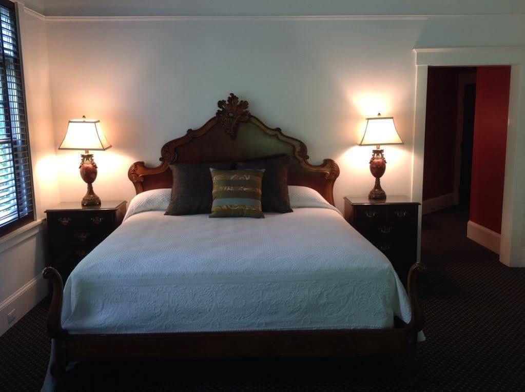 Om Sanctuary Holistic Retreat Hotel Ашвил Екстериор снимка