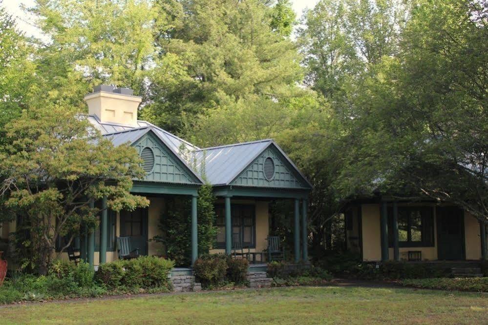 Om Sanctuary Holistic Retreat Hotel Ашвил Екстериор снимка